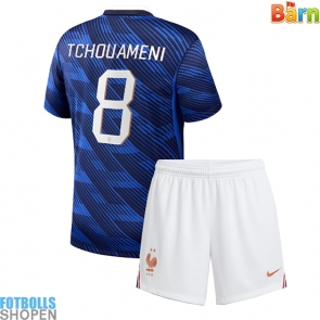 Billiga Frankrike Aurelien Tchouameni #8 Hemmatröja Barn VM 2026 Kortärmad (+ Korta byxor)